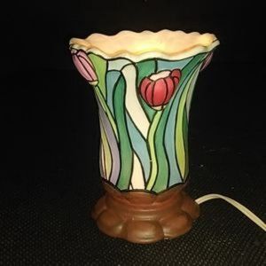 This small lamp is so pretty,